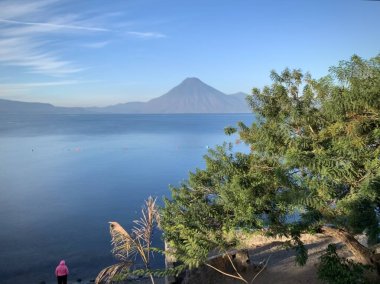 Panajachel, Solola, Guatemal- 19 Şubat 2020 Atitlan Gölü kıyılarında Sabah 