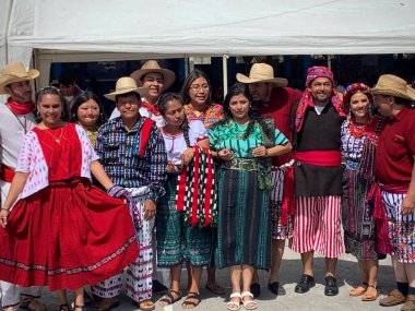 Panajachel, Solola, Guatemala - 20 Şubat 2020: Tecun Uman Geçidi sırasında Panajachel 'de öğretmenler