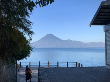 Panajachel, Solola, Guatemala - 19 Şubat 2020: Atitlan Gölü Sabah Yürüyüşü