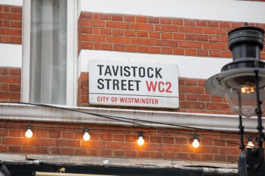 Londra, Westminster 'daki Tavistock Sokağı WC2 tabelası..