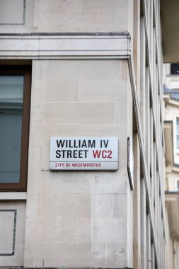 Londra 'nın Westminster şehrinde, IV. William Caddesi, WC2 sokak tabelası..