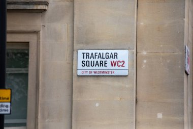 Westminster, Londra 'daki Trafalgar Meydanı' nın sokak tabelası..