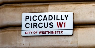 Westminster, Londra 'daki Piccadilly Sirki' nin sokak tabelası..