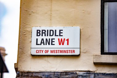 Westminster, Londra 'da bulunan Bridle Lane sokak tabelası..
