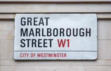 Westminster, Londra 'daki Great Marlborough Caddesi' nin sokak tabelası..