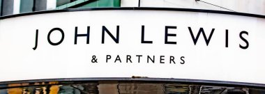 John Lewis ve Ortakları 'nın yakın çekim görüntüsü Londra' da bir binaya imza atıyor..