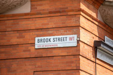 Westminster, Londra 'da, Brook Sokağı tabelasına yakın çekim..