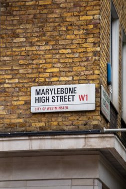 Londra 'daki Marylebone High Street sokak tabelası, Westminster..