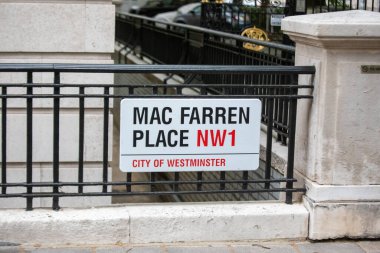 Londra, Westminster 'daki Mac Farren Place, NW1 için sokak tabelası..
