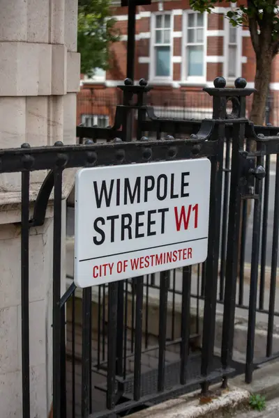 Westminster, Londra 'daki Wimpole Sokağı' nın sokak tabelası..