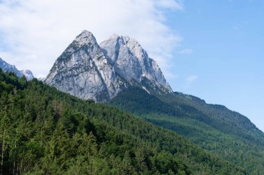 Alman Alpleri 'nin güzel manzarası Zugspitzregion Hoellental. Yüksek kalite fotoğraf