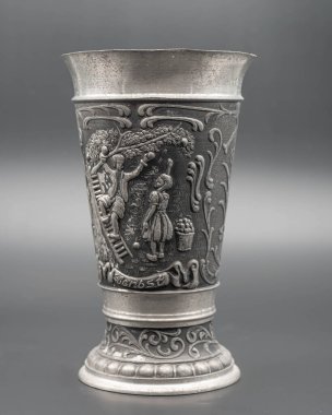 En yüksek kalitede antik teneke bardak fotoğrafı. Yüksek kalite fotoğraf