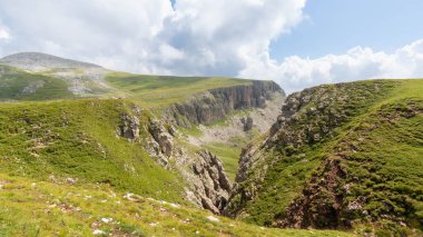 Güney Tyrol 'daki muhteşem manzara. Rosengarten' daki Dolomitlerin Dağları. Yüksek kalite fotoğraf