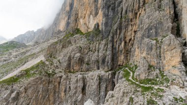 Güney Tyrol 'daki muhteşem manzara. Rosengarten' daki Dolomitlerin Dağları. Yüksek kalite fotoğraf