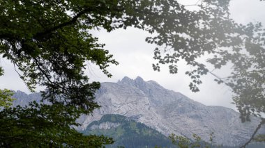 Güney Tyrol 'daki muhteşem manzara. Rosengarten' daki Dolomitlerin Dağları. Yüksek kalite fotoğraf