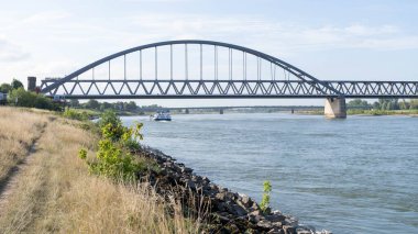 Duesseldorf Almanya 'sındaki Ren Nehri manzarasına bakın. Yüksek kalite fotoğraf