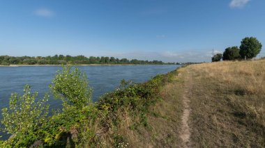 Duesseldorf Almanya 'sındaki Ren Nehri manzarasına bakın. Yüksek kalite fotoğraf