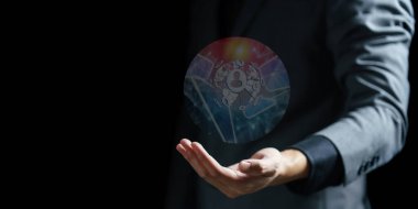 Dijital küreye sahip iş adamı elinde 3 boyutlu simge