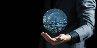 Modern teknolojiye sahip dijital küreyi kullanan iş adamı 3 boyutlu görüntüleme