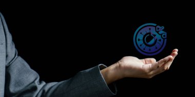 elinde saat ile işadamı