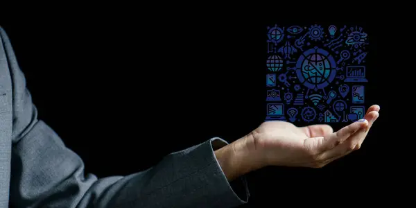 İş, teknoloji, internet ve ağ konsepti. Sanal ekranda bir tablet gösteren genç iş adamı