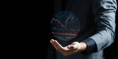 işadamı ile finansal simgeler