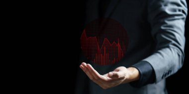 İş adamı eli grafik grafiğiyle sanal ekrana dokunuyor. İş, teknoloji, internet ve ağ konsepti. çift pozlama