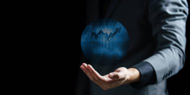 Dünya Haritası tutan işadamı