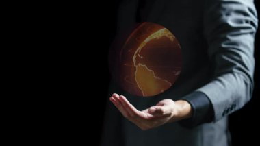 İşadamı holding dünya elinde