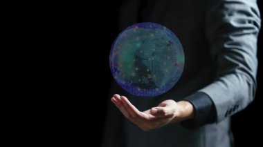 Gezegen tutan iş adamı