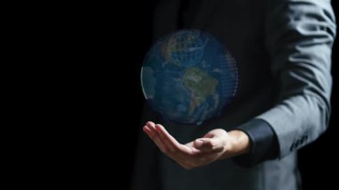 Dünya gezegeninden siyah takım elbiseli iş adamı..