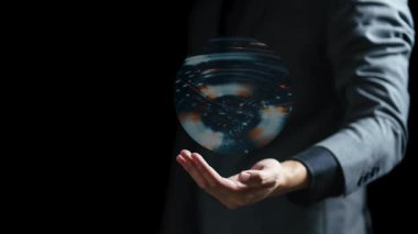 Takım elbiseli iş adamı sanal gerçekliği sunuyor. 3d oluşturma