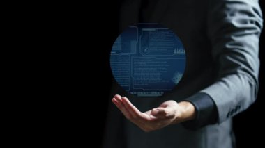 İş ve finans. İş adamı el ele tutuşup para gösteriyor.