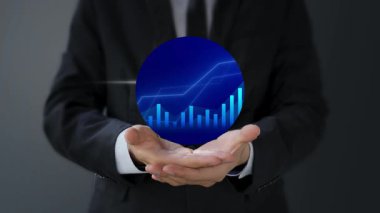 Tableti grafikle tutan işadamının eli