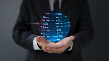 Bir dünya simgesi tutan iş adamı