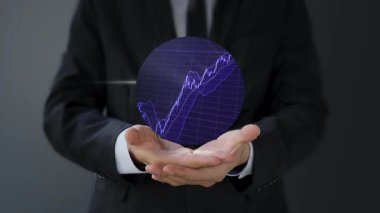 Elinde borsa grafiği olan dijital bir grafik tutan bir işadamı. Borsa ticareti.