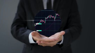 iş adamı elinde bir stok grafiği tutuyor