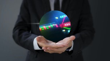 İş adamı grafiği tutuyor