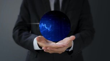 borsa grafiği ile dijital tablet tutan iş adamı.