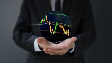 Finansal sembolleri olan bir iş adamı eli.