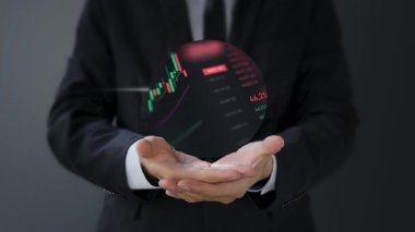Borsa grafiği olan sanal bir grafik tutan iş adamı