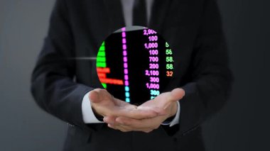 işadamı ile elden gelen finansal simgeler