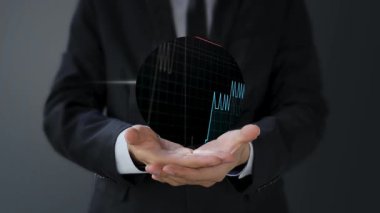 Dijital tablet kullanan işadamı