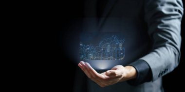 Dijital tablet kullanan işadamı