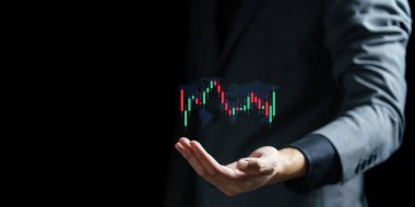 Bir bitcoin tutan el