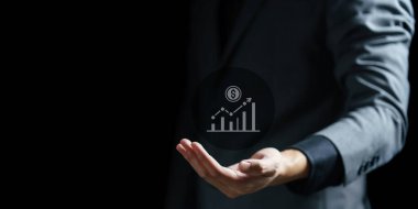 İş ağının sanal bir simgesini tutan bir el.