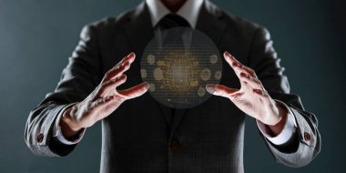 İş adamlarının elinde soyut bir geçmişe sahip tablet bilgisayar bulundurması. Karışık medya. karışık ortam