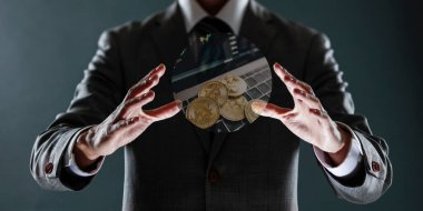 Bitcoin elinde tutan işadamı.