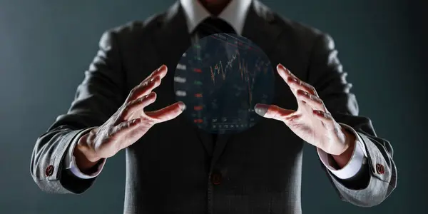 Sanal gerçeklik kaskına sahip iş adamı