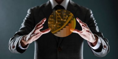 Dijital tablet ile işadamı